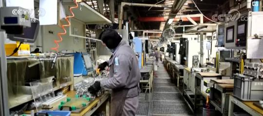 生產(chǎn)線上的繁忙樂章 汽車零部件企業(yè)搶訂單、趕進(jìn)度，研發(fā)創(chuàng)新驅(qū)動(dòng)未來